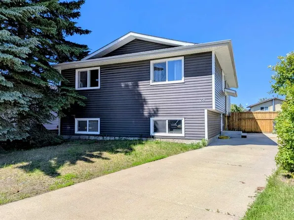 28 NE Goard Close, Red Deer, AB T4P 2M2
