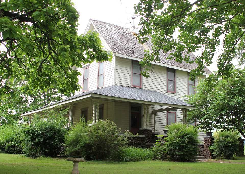 1st image of 347 E Valley St