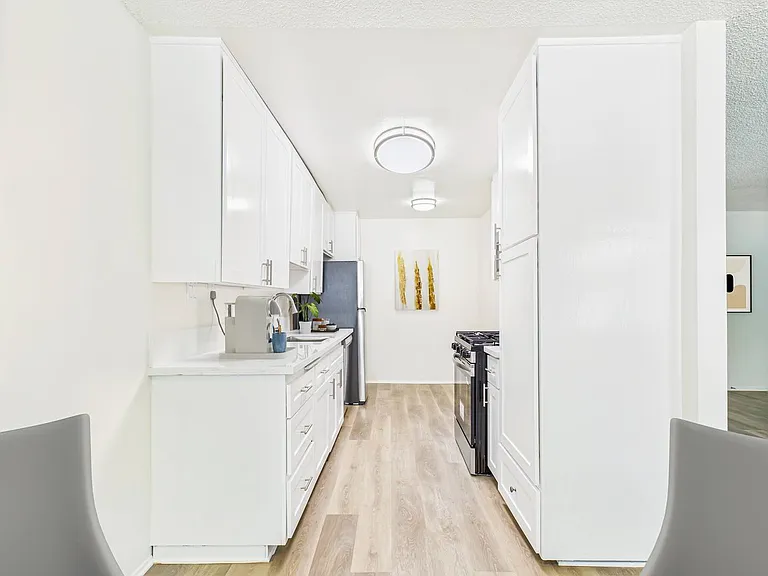 13157 Riverside Dr — Photo 12