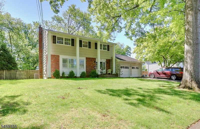 1st image of 93 Summit Ct