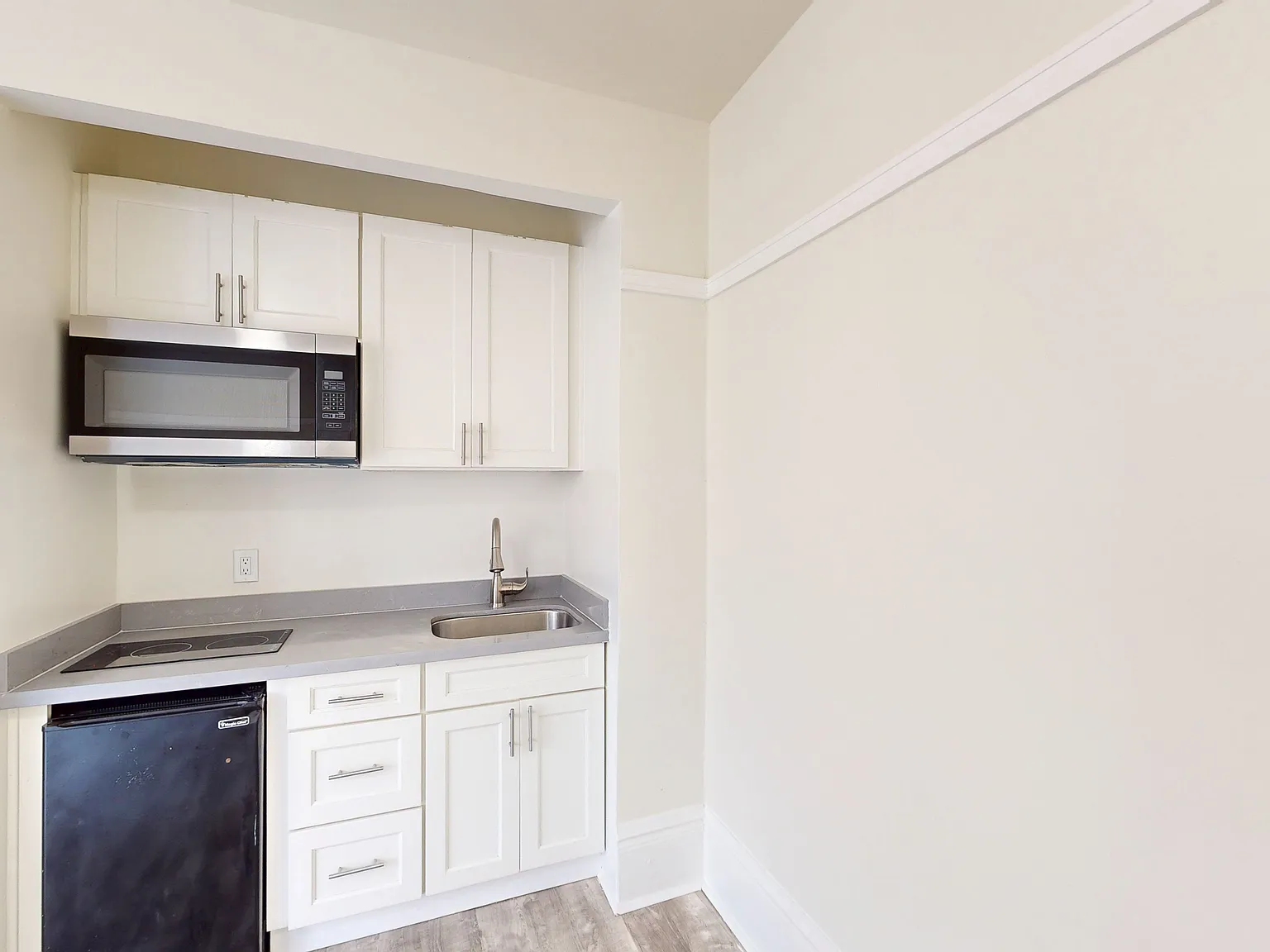 Downtown San Francisco Studio with Shared Laundry | Water & Trash Included — Photo 3