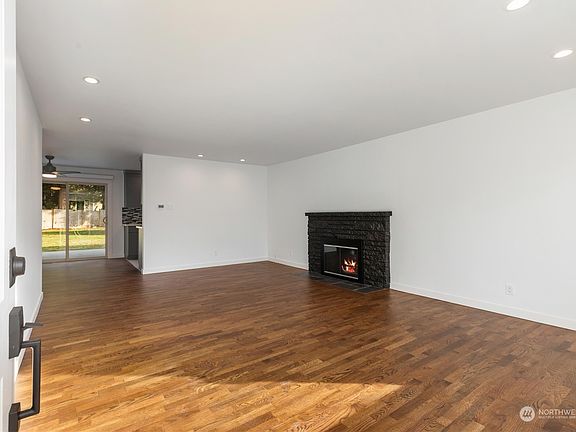 5th image of 20929 49th Avenue W