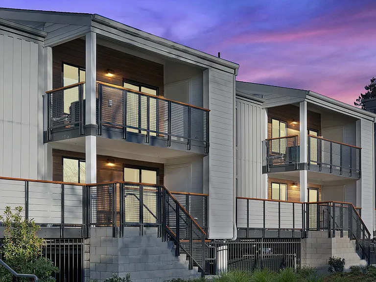 707 Leahy is located 1.8 miles from Downtown Redwood City