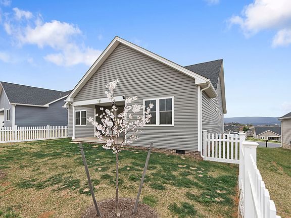 3rd image of 209 Spring Run Ln