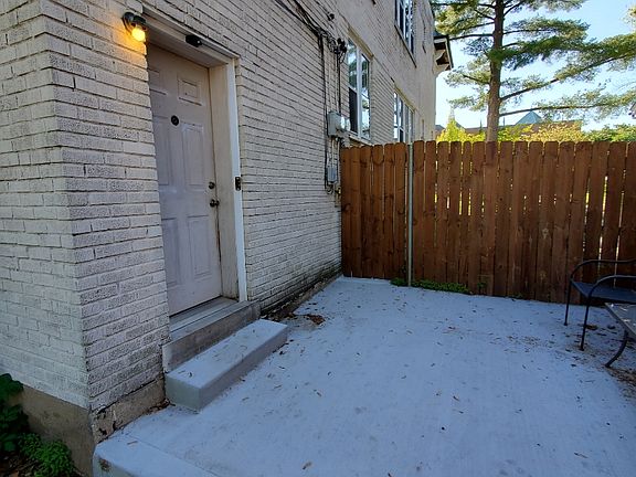 5th image of 1014 E Linden Ave