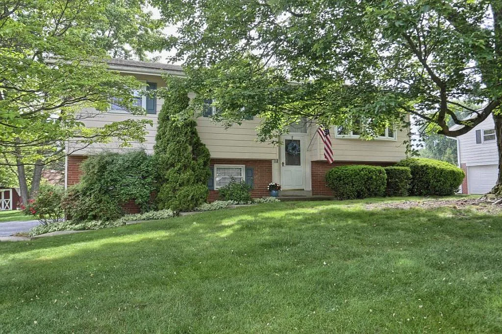 1117 Devonshire Rd photo 1