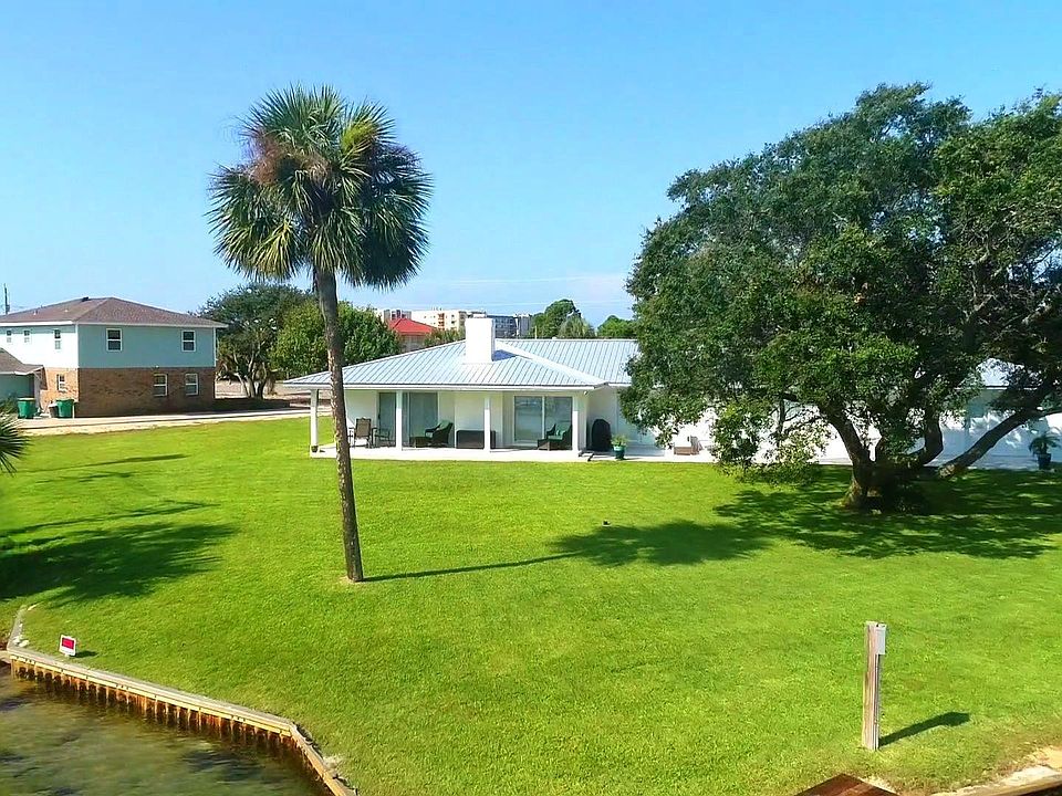 1st image of 608 Pelican Dr