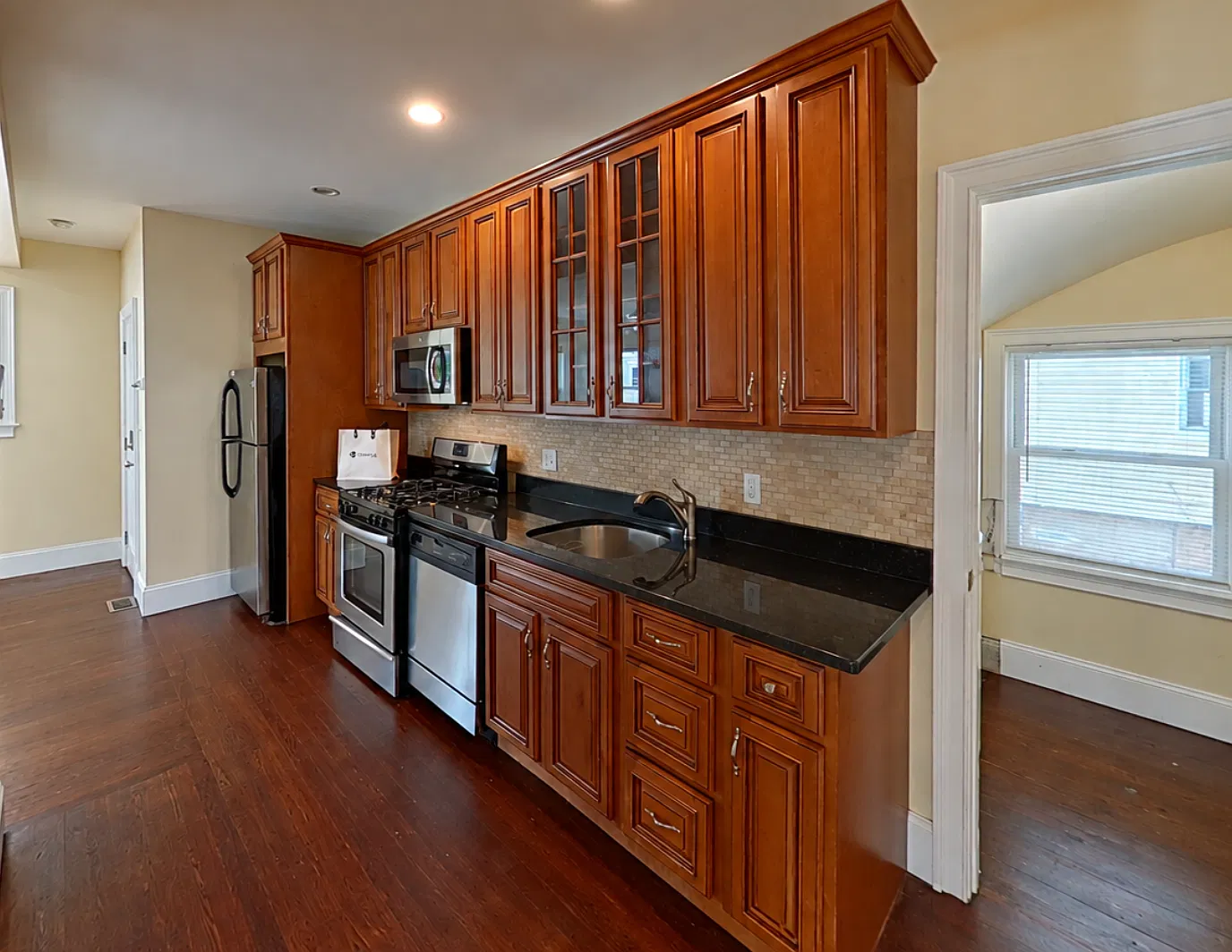 4 bed, 1237 sqft, $7,595 — Photo 1