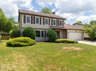 8325 Frost Ct, Woodridge, IL 60517