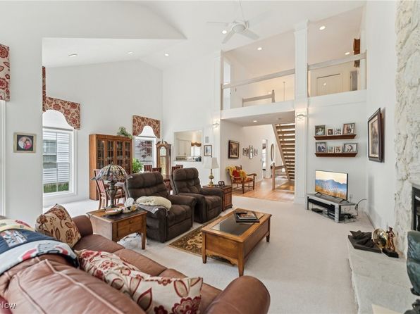 437 W Glengary Cir, Highland Heights, OH 44143
