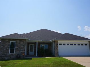 304 Queen Elizabeth Dr, Haskell, AR 72015