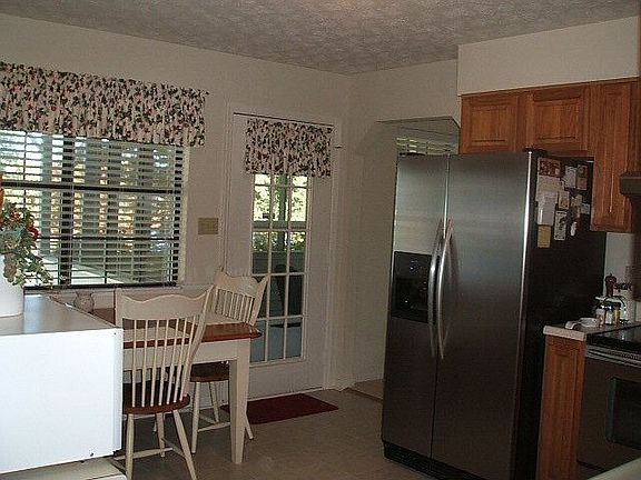 3rd image of 1014 S Lake Dr
