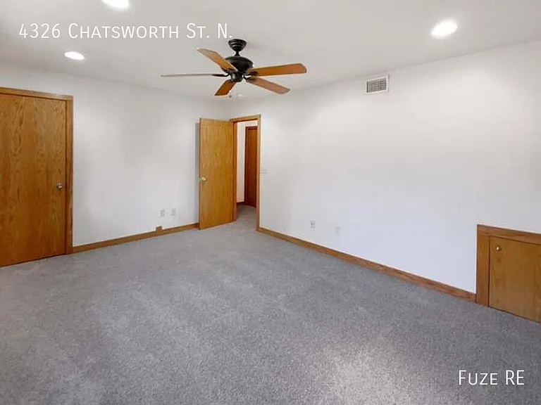 4326 Chatsworth St N — Photo 11