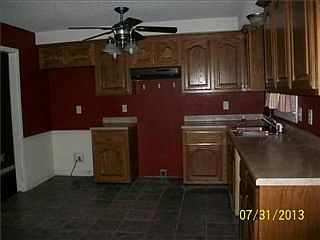 4th image of 403 Spencer Ln