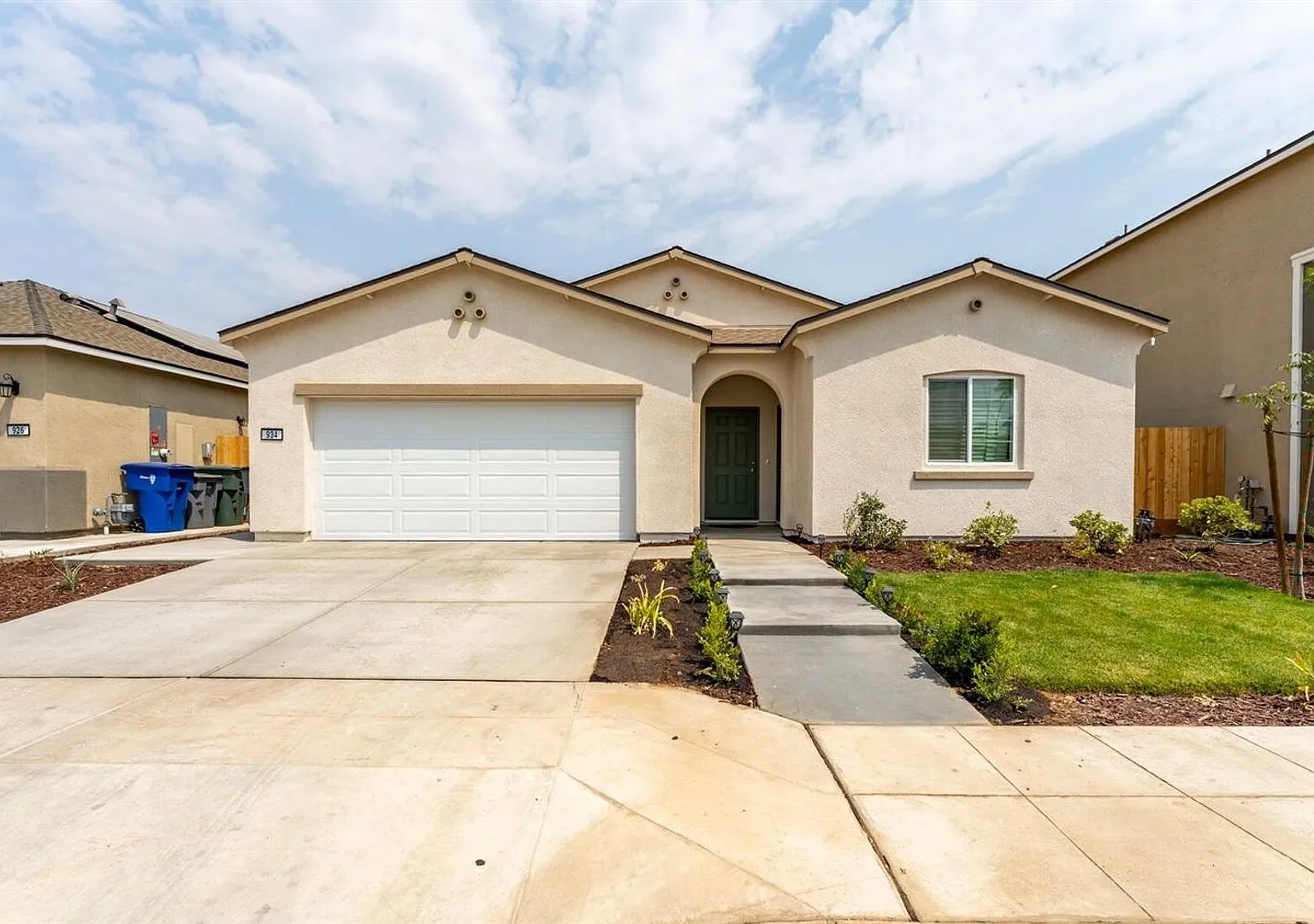934 S Filbert Ave — Photo 1