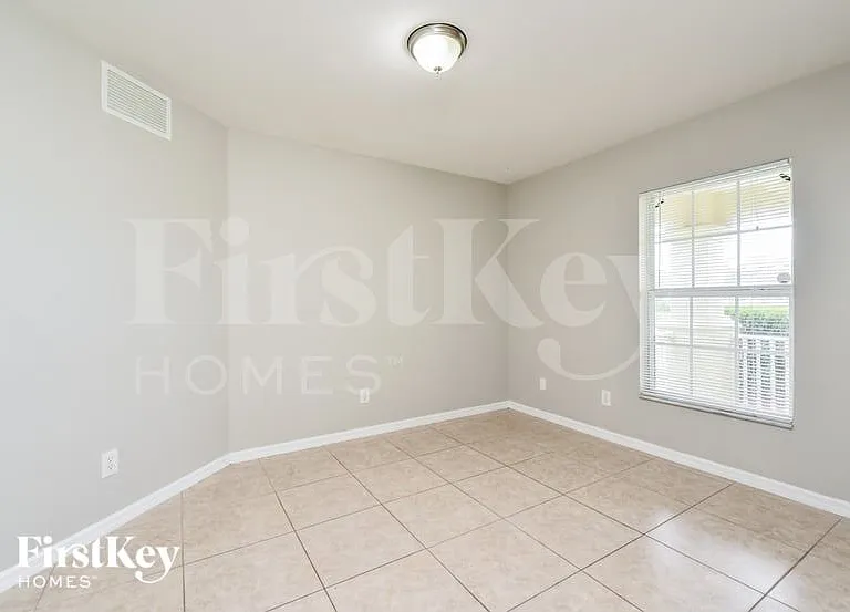 1211 NW 12th Pl — Photo 12