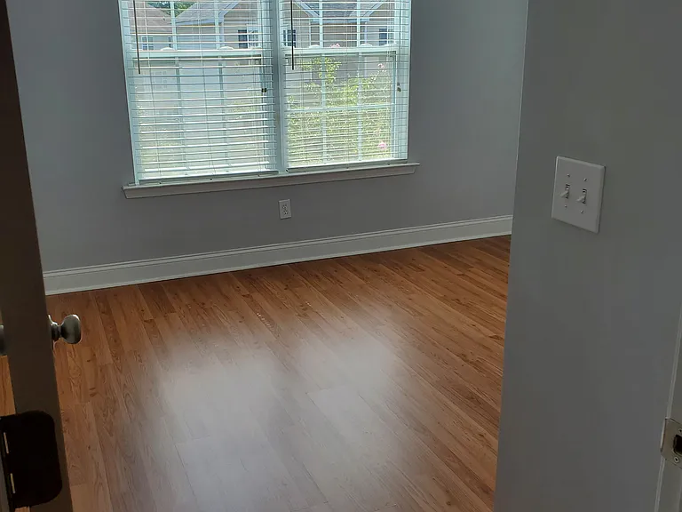 4053 Hartland St — Photo 10