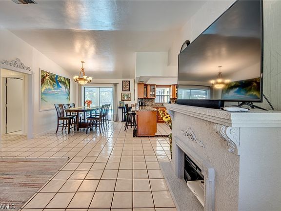 3rd image of 2124 SE 6th St
