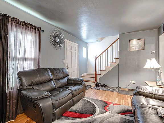 4th image of 2210 W Crescent Ave