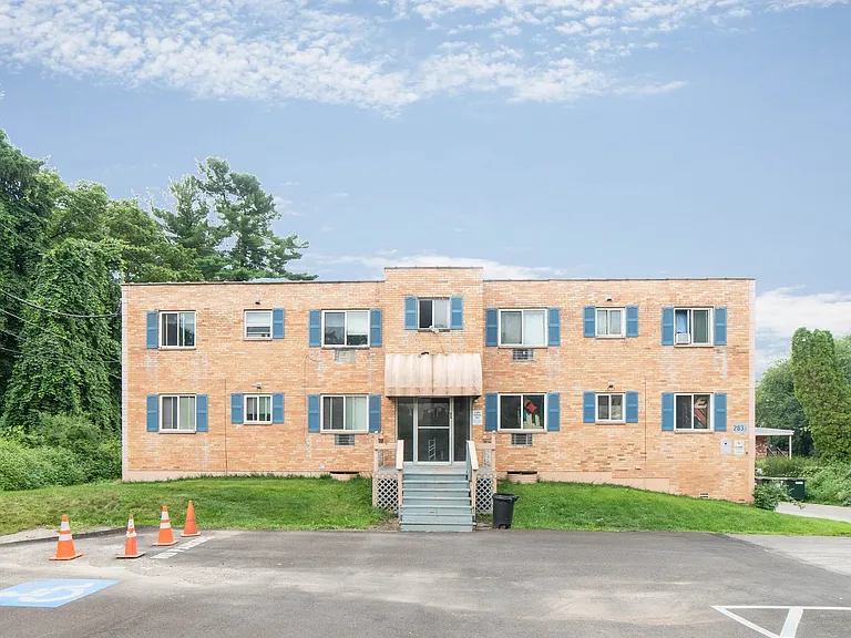 Colonial Commons — Photo 23