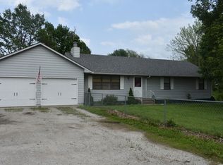 4817 S Lefholz Rd, Oak Grove, MO 64075