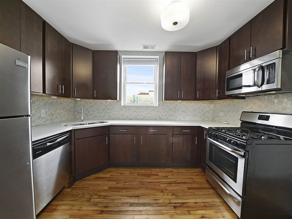 012-1500NElkGrove1C-Chicago-IL-small