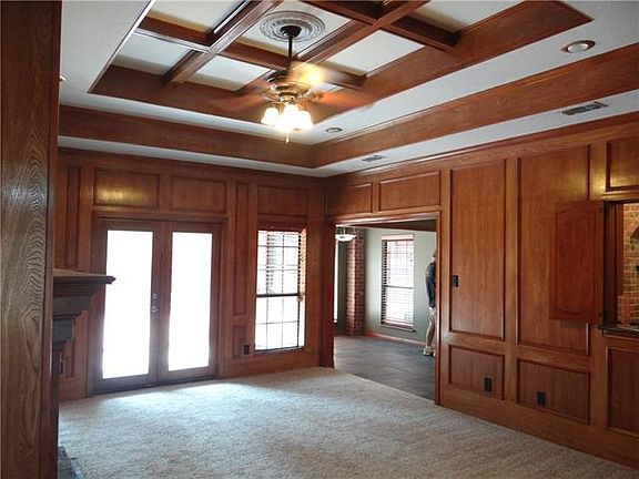 4th image of 2101 Shoreline Dr