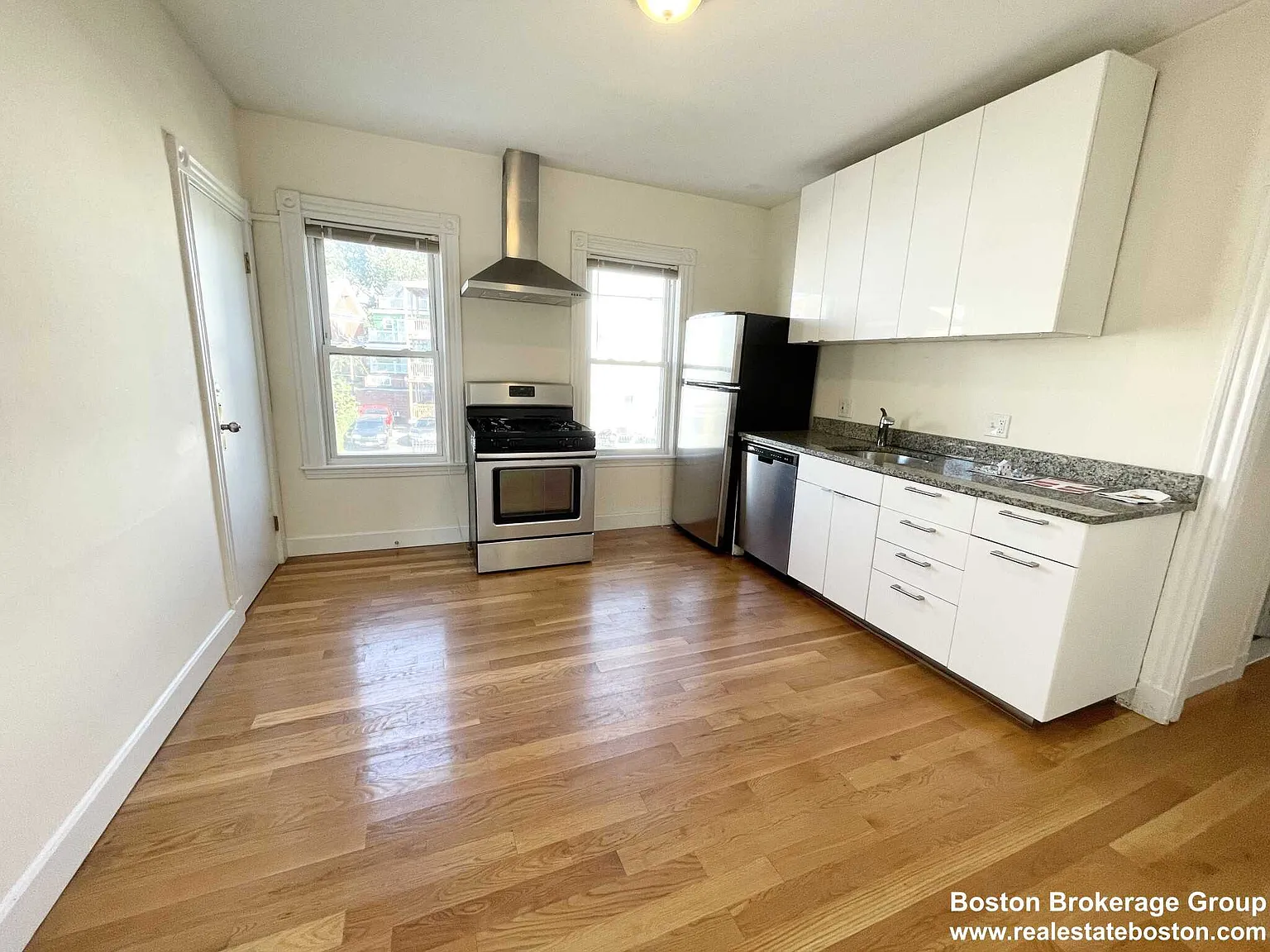 4 bed, $4,000 — Photo 2