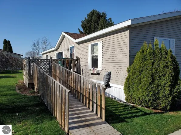 5232 E Broadway Rd Lot 131, Mount Pleasant, MI 48858