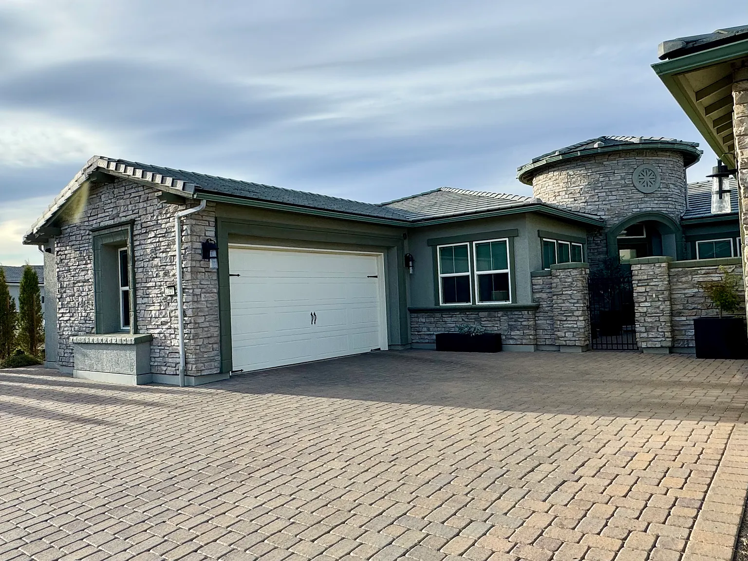 4 bed, 3.5 bath, 3860 sqft, $5,700 — Photo 3
