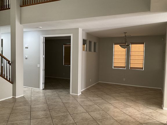 4th image of 769 Feather Ridge Dr