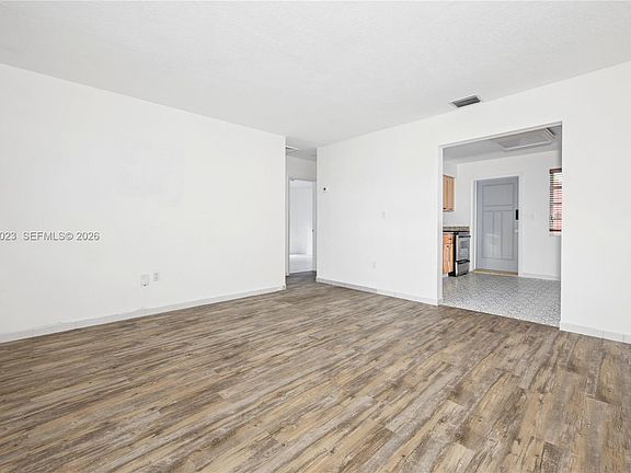 3rd image of 2928 Louise St #30