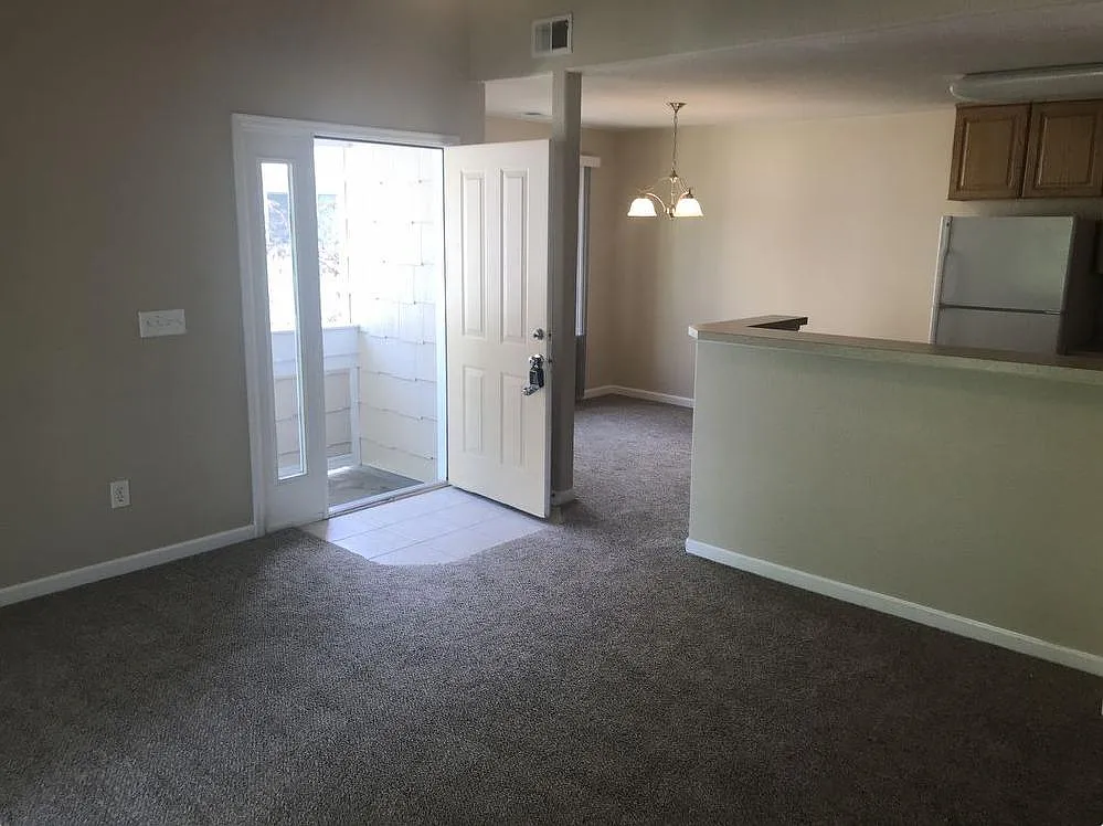 2 bed, 973 sqft, $1,750 — Photo 2