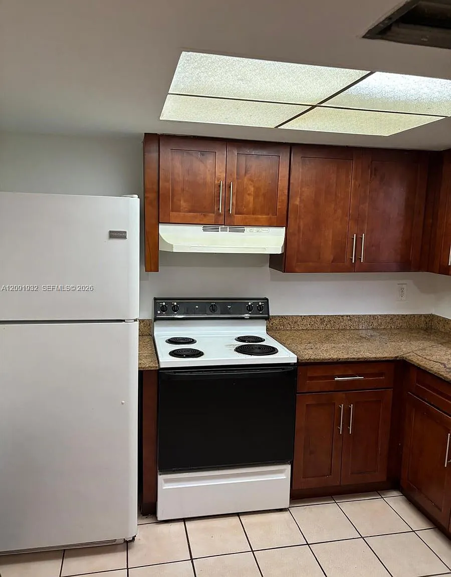 Royal Oaks Townhouse 2 Co — Photo 1