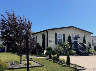 24445 Edwin Dr, Brownstown, MI 48134