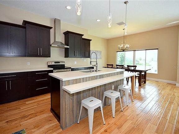 4th image of 12920 Poinsettia Ave