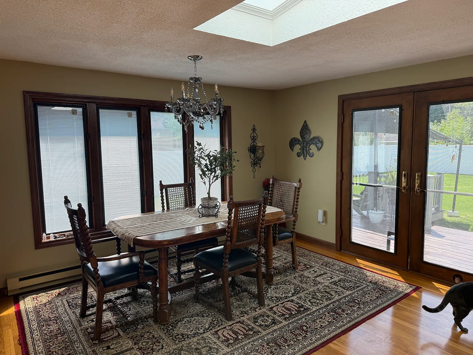 3 bed, 1.5 bath, 1798 sqft, $2,900 — Photo 3