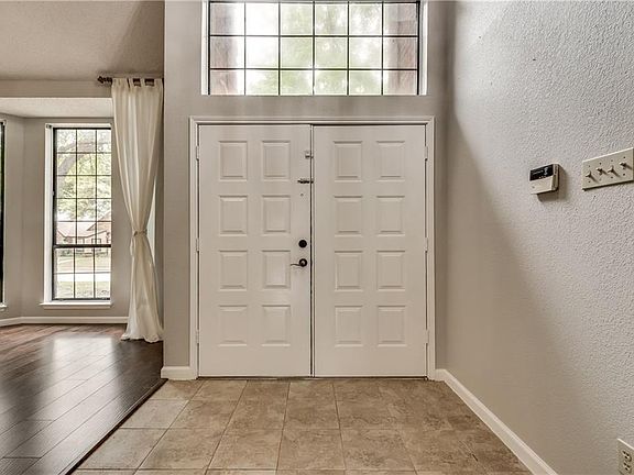 4th image of 806 Fawn Valley Dr