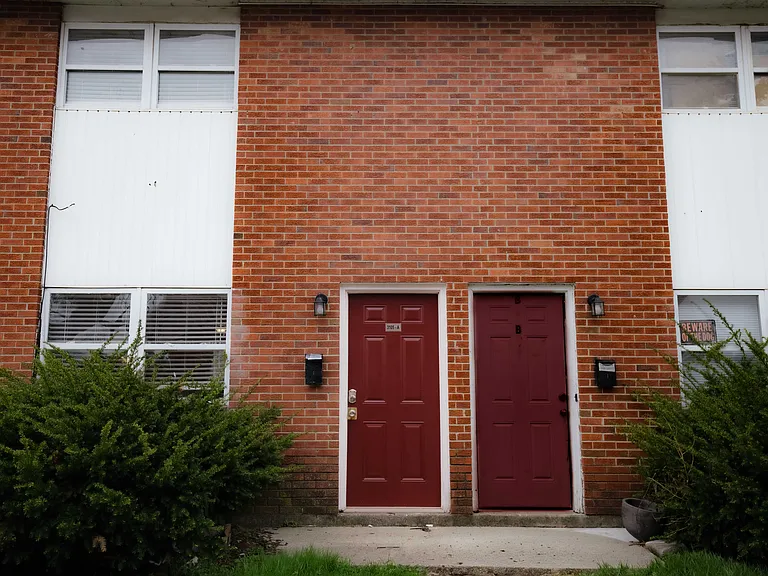 Crestwood Village Townhomes — Photo 23