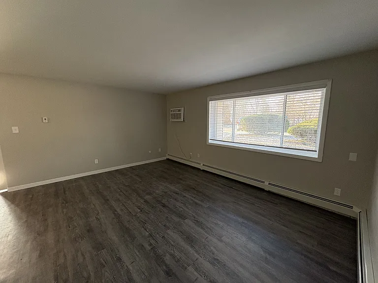 Broadway Crossing Apartments — Photo 20