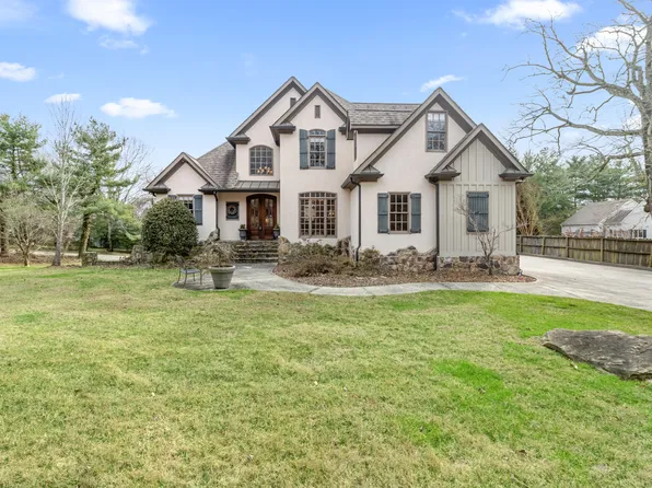 217 Sunny Point Ln, Lookout Mountain, TN 37350