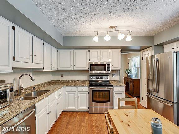 3rd image of 3212 Blackwalnut Dr