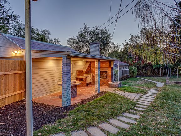 Outdoor kitchen & fireplace