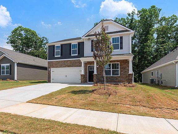 3rd image of 632 Hollyrose Cir