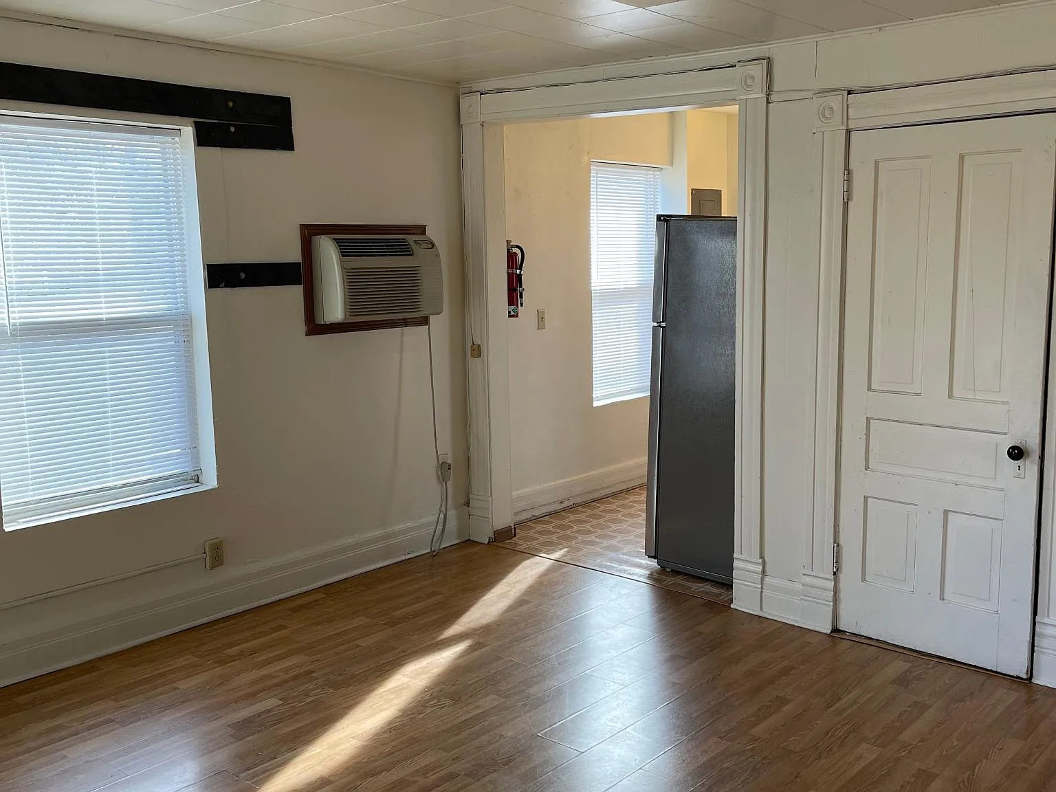 Studio, $979 — Photo 2
