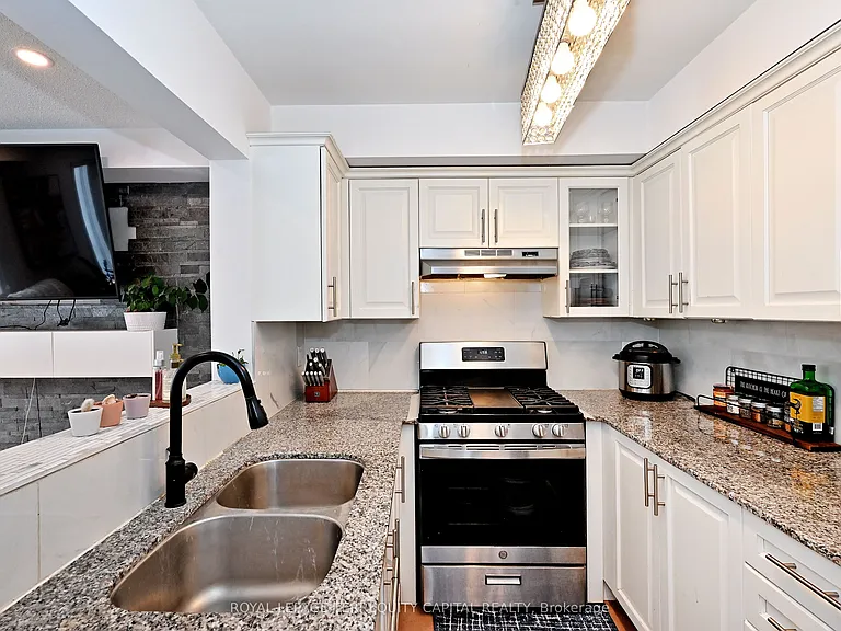 31 Madelaine Dr #6 — Photo 19
