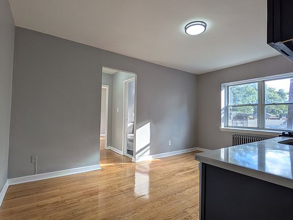 2nd image of 836 Jersey Ave #10