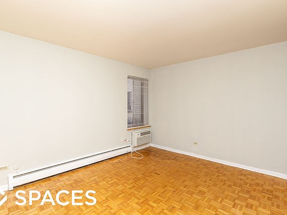 4th image of 510 W Briar Pl #Unt205