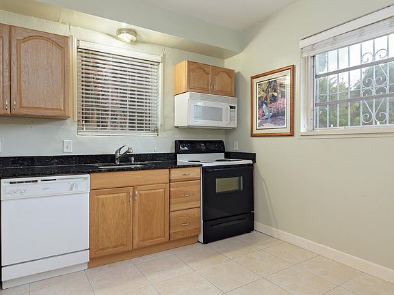 5th image of 16 Malaga Ave
