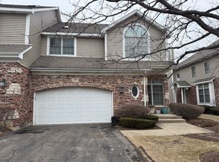 1250 S Falcon Dr, Palatine, IL 60067